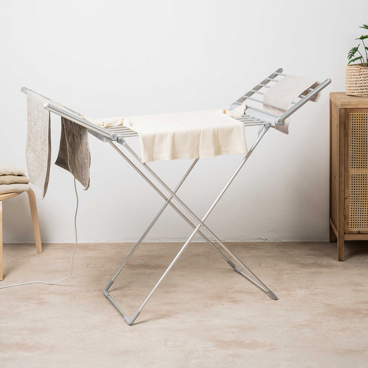 Beheizter Wäscheständer mit Touchscreen und Temperaturregelung